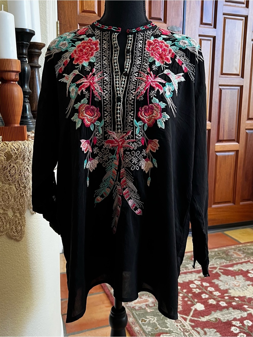 Johnny Was Heavily Embroidered Hummingbirds Floral Tunic Top Size XS Roll Tab
